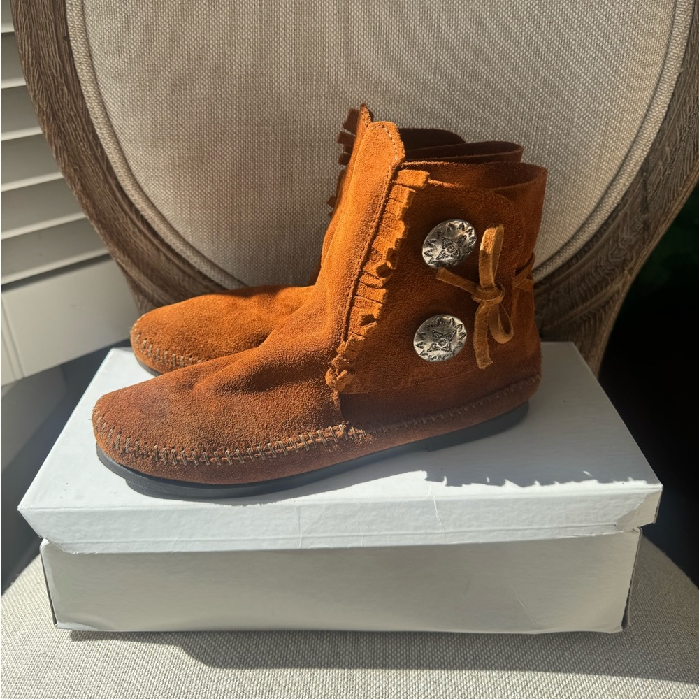 Minnetonka Two Button Hardsole Boot Festival Conc… - image 7